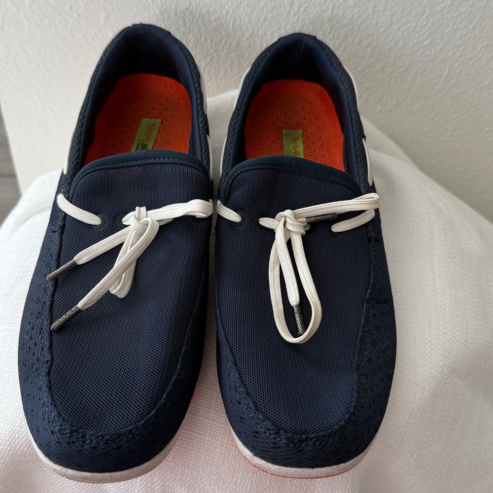 Men’s navy boat shoes swims color blue, size 8